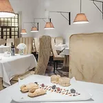 מלון De 4*