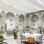 Hotel De 4*