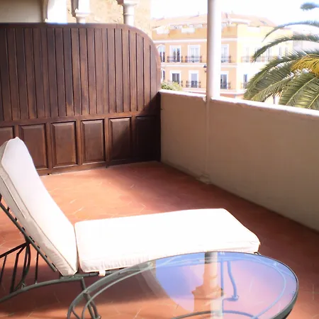 Hotel De 4*