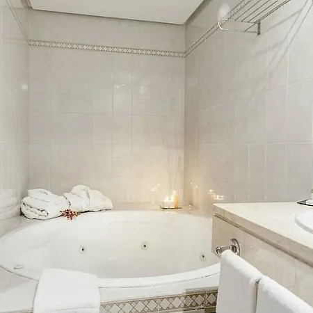 Hotel De 4*